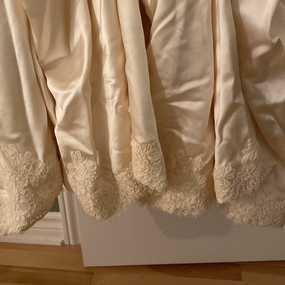 Wedding dress Les Noces Couture in Italian natural silk and lace guipure details - Picture 10 of 16